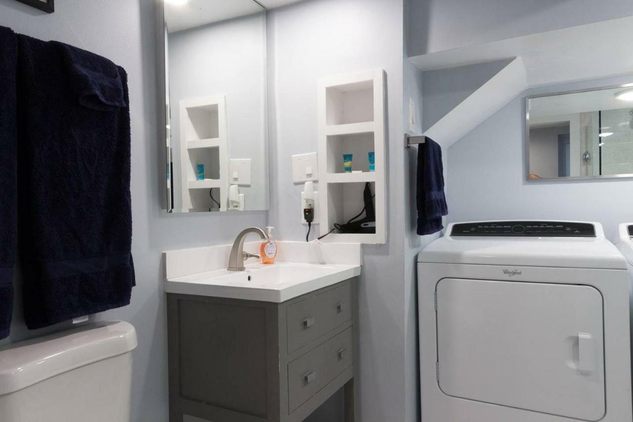 Luxury 2 Bedroom Apartment W/ Free Parking Washington Exterior photo